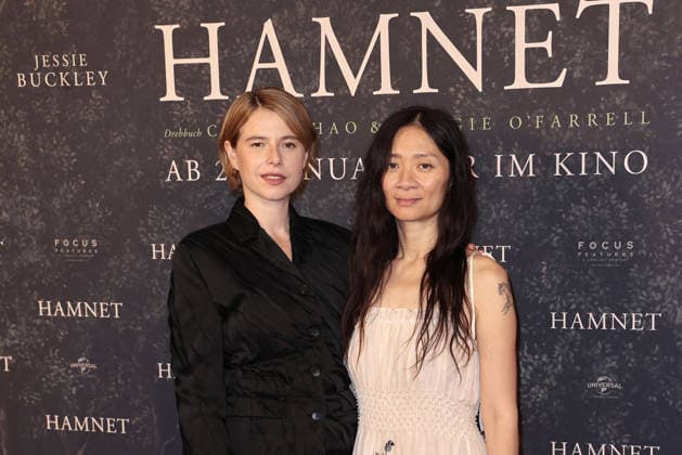 Jessie Buckley und Regisseurin Chloe Zhao bei der Hamnet Kino Premiere am 8.12.2025 im Delphi Filmpalast in Berlin Hamnet Filmpremiere in Berlin