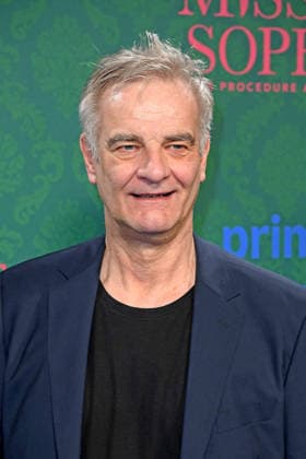 Heinrich Schafmeister bei der Premiere der Prime Video Serie MISS SOPHIE SAME PROCEDURE AS EVERY YEAR im Clärchens Ballhaus in Berlin am 08.12.2025