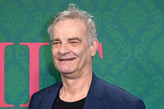 Heinrich Schafmeister bei der Premiere der Prime Video Serie MISS SOPHIE SAME PROCEDURE AS EVERY YEAR im Clärchens Ballhaus in Berlin am 08.12.2025