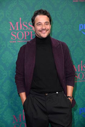 Kostja Ullmann bei der Premiere der Prime Video Serie MISS SOPHIE SAME PROCEDURE AS EVERY YEAR im Clärchens Ballhaus in Berlin am 08.12.2025