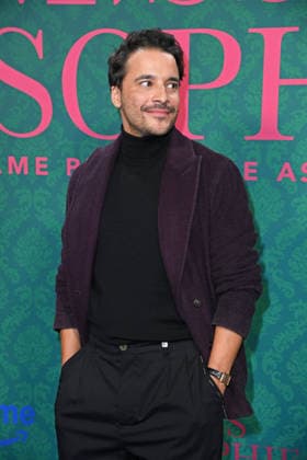 Kostja Ullmann bei der Premiere der Prime Video Serie MISS SOPHIE SAME PROCEDURE AS EVERY YEAR im Clärchens Ballhaus in Berlin am 08.12.2025
