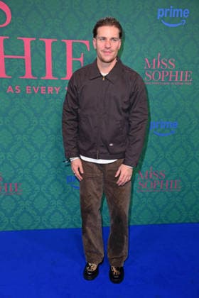 Felix Stein bei der Premiere der Prime Video Serie MISS SOPHIE SAME PROCEDURE AS EVERY YEAR im Clärchens Ballhaus in Berlin am 08.12.2025