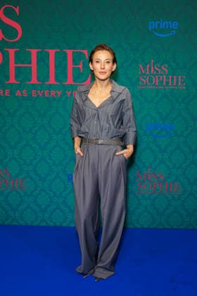 Amazon Premiere - Miss Sophie Same Procedure As Every Year - Jeannine Michaelsen bei der Premiere zur Amazon Prime Serie Miss Sophie Same Procedure As Every Year im Clärchens Ballhaus am 08.12.2025 in Berlin. Copyright: xEventpressxKochanx