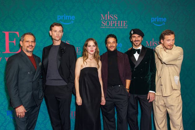 Amazon Premiere - Miss Sophie Same Procedure As Every Year - Moritz Bleibtreu, Christoph Schechinger, Alicia von Rittberg, Kostja Ullmann, Vladimir Korneev und Jacob Matschenz bei der Premiere zur Amazon Prime Serie Miss Sophie Same Procedure As Every Year im Clärchens Ballhaus am 08.12.2025 in Berlin. Copyright: xEventpressxKochanx