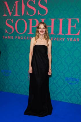 Entertainment Bilder des Tages Amazon Premiere - Miss Sophie Same Procedure As Every Year - Alicia von Rittberg bei der Premiere zur Amazon Prime Serie Miss Sophie Same Procedure As Every Year im Clärchens Ballhaus am 08.12.2025 in Berlin. Copyright: xEventpressxKochanx