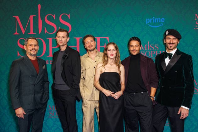 Amazon Premiere - Miss Sophie Same Procedure As Every Year - Moritz Bleibtreu, Christoph Schechinger, Jacob Matschenz, Alicia von Rittberg, Kostja Ullmann und Vladimir Korneev bei der Premiere zur Amazon Prime Serie Miss Sophie Same Procedure As Every Year im Clärchens Ballhaus am 08.12.2025 in Berlin. Copyright: xEventpressxKochanx
