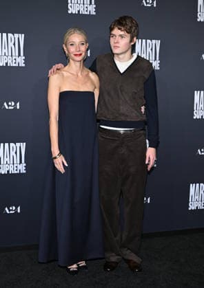 ˜Marty Supreme™ Los Angeles Premiere Gwyneth Paltrow and Moses Martin arriving to the Los Angeles premiere of Marty Supreme™ at the Samuel Goldwyn Theater on December 8, 2025 in Beverly Hills, Ca. Beverly Hills Samuel Goldwyn Theater California USA Copyright: xLisaxOConnor xAFF-USA.COMx