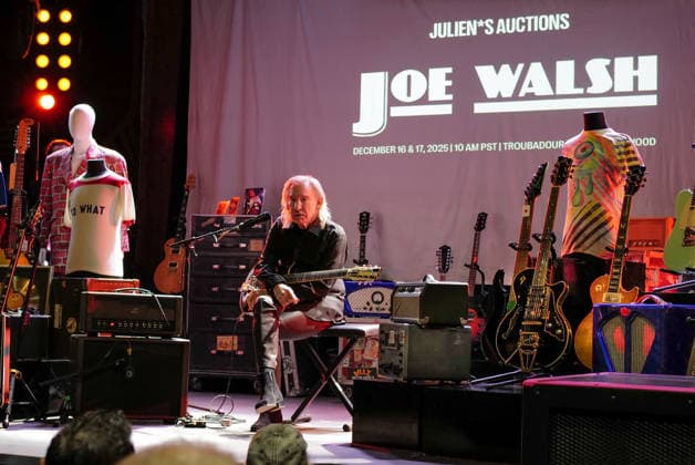 Joe Walsh Julien™s auction preview Joe Walsh Julien™s auction preview at Troubadour on December 08, 2025 in West Hollywood, CA. West Hollywood Troubadour California USA Copyright: xLISAxOConnor AFF-USA.comx