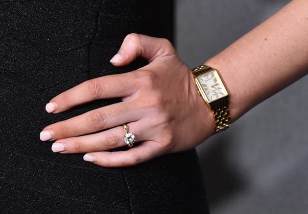 ˜Marty Supreme™ Los Angeles Premiere Thea Booysen, ring detail arriving to the Los Angeles premiere of Marty Supreme™ at the Samuel Goldwyn Theater on December 8, 2025 in Beverly Hills, Ca. Beverly Hills Samuel Goldwyn Theater California USA Copyright: xLisaxOConnor xAFF-USA.COMx