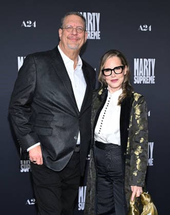 ˜Marty Supreme™ Los Angeles Premiere Penn Jillette and Emily Zolten arriving to the Los Angeles premiere of Marty Supreme™ at the Samuel Goldwyn Theater on December 8, 2025 in Beverly Hills, Ca. Beverly Hills Samuel Goldwyn Theater California USA Copyright: xLisaxOConnor xAFF-USA.COMx