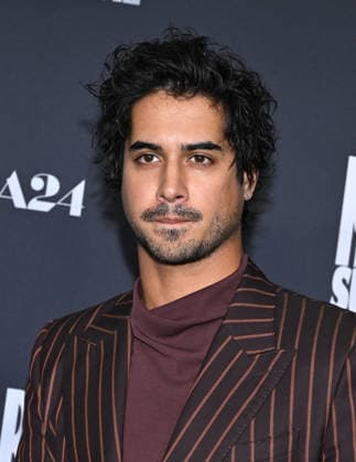 ˜Marty Supreme™ Los Angeles Premiere Avan Jogia arriving to the Los Angeles premiere of Marty Supreme™ at the Samuel Goldwyn Theater on December 8, 2025 in Beverly Hills, Ca. Beverly Hills Samuel Goldwyn Theater California USA Copyright: xLisaxOConnor xAFF-USA.COMx