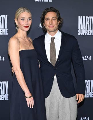 ˜Marty Supreme™ Los Angeles Premiere Gwyneth Paltrow and Brad Falchuk arriving to the Los Angeles premiere of Marty Supreme™ at the Samuel Goldwyn Theater on December 8, 2025 in Beverly Hills, Ca. Beverly Hills Samuel Goldwyn Theater California USA Copyright: xLisaxOConnor xAFF-USA.COMx