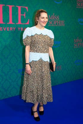 Nikola Kastner bei der Premiere der Amazon Prime Video Serie Miss Sophie - Same Procedure as Every Year in Clärchens Ballhaus. Berlin, 08.12.2025