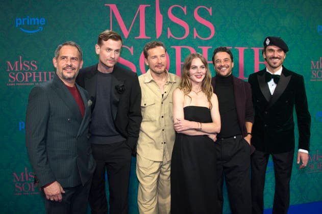 Moritz Bleibtreu, Christoph Schechinger, Jacob Matschenz, Alicia von Rittberg, Kostja Ullmann und Vladimir Korneev bei der Premiere der Amazon Prime Video Serie Miss Sophie - Same Procedure as Every Year in Clärchens Ballhaus. Berlin, 08.12.2025