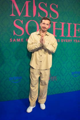 Jacob Matschenz bei der Premiere der Amazon Prime Video Serie Miss Sophie - Same Procedure as Every Year in Clärchens Ballhaus. Berlin, 08.12.2025