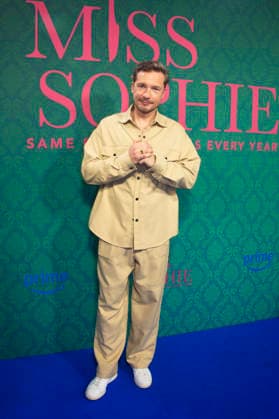 Jacob Matschenz bei der Premiere der Amazon Prime Video Serie Miss Sophie - Same Procedure as Every Year in Clärchens Ballhaus. Berlin, 08.12.2025