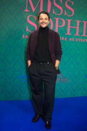 Kostja Ullmann bei der Premiere der Amazon Prime Video Serie Miss Sophie - Same Procedure as Every Year in Clärchens Ballhaus. Berlin, 08.12.2025