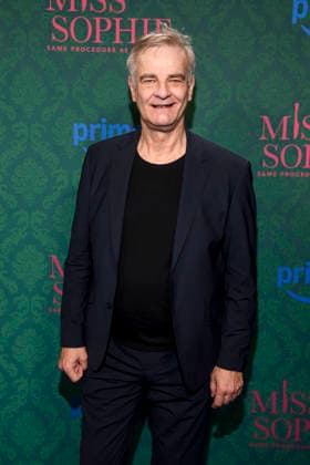 ABBberlin: Heinrich Schafmeister Schauspieler auf dem blauen Teppich bei der der Kino Premiere der Amazon prime Serie von MISS SOPHIE SAME PROCEDURE AS EVERY YEAR in Claerchens Ballhaus am 08.12.2025 Berlin Berlin Deutschland