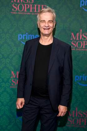 ABBberlin: Heinrich Schafmeister Schauspieler auf dem blauen Teppich bei der der Kino Premiere der Amazon prime Serie von MISS SOPHIE SAME PROCEDURE AS EVERY YEAR in Claerchens Ballhaus am 08.12.2025 Berlin Berlin Deutschland
