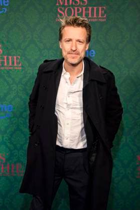 ABBberlin: Max von Pufendorf Schauspieler auf dem blauen Teppich bei der der Kino Premiere der Amazon prime Serie von MISS SOPHIE SAME PROCEDURE AS EVERY YEAR in Claerchens Ballhaus am 08.12.2025 Berlin Berlin Deutschland