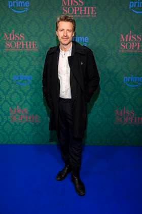 ABBberlin: Max von Pufendorf Schauspieler auf dem blauen Teppich bei der der Kino Premiere der Amazon prime Serie von MISS SOPHIE SAME PROCEDURE AS EVERY YEAR in Claerchens Ballhaus am 08.12.2025 Berlin Berlin Deutschland