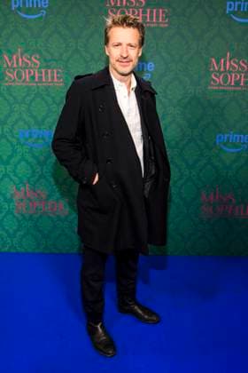ABBberlin: Max von Pufendorf Schauspieler auf dem blauen Teppich bei der der Kino Premiere der Amazon prime Serie von MISS SOPHIE SAME PROCEDURE AS EVERY YEAR in Claerchens Ballhaus am 08.12.2025 Berlin Berlin Deutschland