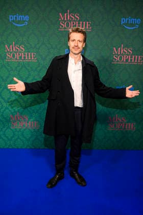 ABBberlin: Max von Pufendorf Schauspieler auf dem blauen Teppich bei der der Kino Premiere der Amazon prime Serie von MISS SOPHIE SAME PROCEDURE AS EVERY YEAR in Claerchens Ballhaus am 08.12.2025 Berlin Berlin Deutschland