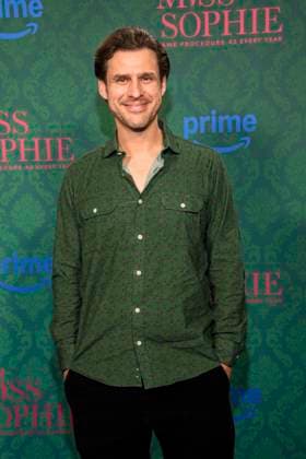 ABBberlin: Michael Fritz Schumacher Schauspieler auf dem blauen Teppich bei der der Kino Premiere der Amazon prime Serie von MISS SOPHIE SAME PROCEDURE AS EVERY YEAR in Claerchens Ballhaus am 08.12.2025 Berlin Berlin Deutschland