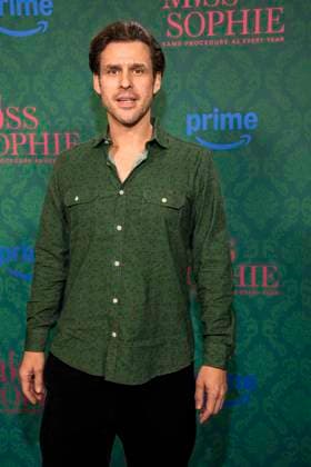 ABBberlin: Michael Fritz Schumacher Schauspieler auf dem blauen Teppich bei der der Kino Premiere der Amazon prime Serie von MISS SOPHIE SAME PROCEDURE AS EVERY YEAR in Claerchens Ballhaus am 08.12.2025 Berlin Berlin Deutschland