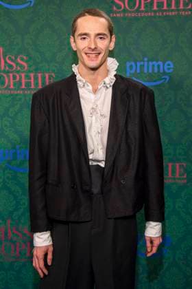ABBberlin: Daniil Kremkin Schauspieler auf dem blauen Teppich bei der der Kino Premiere der Amazon prime Serie von MISS SOPHIE SAME PROCEDURE AS EVERY YEAR in Claerchens Ballhaus am 08.12.2025 Berlin Berlin Deutschland