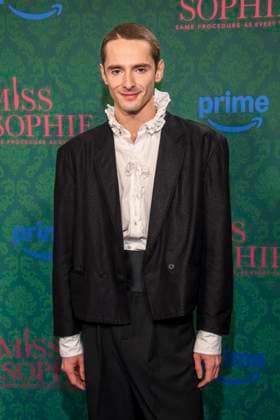 ABBberlin: Daniil Kremkin Schauspieler auf dem blauen Teppich bei der der Kino Premiere der Amazon prime Serie von MISS SOPHIE SAME PROCEDURE AS EVERY YEAR in Claerchens Ballhaus am 08.12.2025 Berlin Berlin Deutschland
