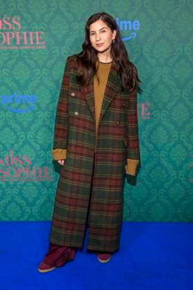 ABBberlin: Bianca Nawrath Schauspielerin auf dem blauen Teppich bei der der Kino Premiere der Amazon prime Serie von MISS SOPHIE SAME PROCEDURE AS EVERY YEAR in Claerchens Ballhaus am 08.12.2025 Berlin Berlin Deutschland