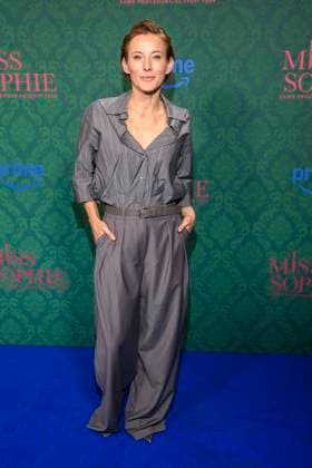 ABBberlin: Jeannine Michaelsen Schauspielerin auf dem blauen Teppich bei der der Kino Premiere der Amazon prime Serie von MISS SOPHIE SAME PROCEDURE AS EVERY YEAR in Claerchens Ballhaus am 08.12.2025 Berlin Berlin Deutschland