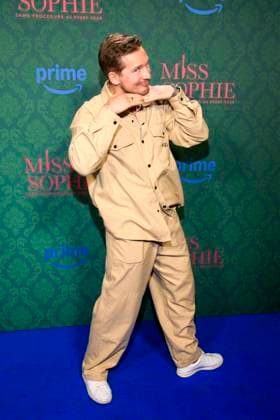 ABBberlin: Jacob Matschenz Schauspielerin auf dem blauen Teppich bei der der Kino Premiere der Amazon prime Serie von MISS SOPHIE SAME PROCEDURE AS EVERY YEAR in Claerchens Ballhaus am 08.12.2025 Berlin Berlin Deutschland