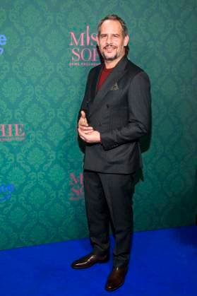ABBberlin: Moritz Bleibtreu Schauspieler auf dem blauen Teppich bei der der Kino Premiere der Amazon prime Serie von MISS SOPHIE SAME PROCEDURE AS EVERY YEAR in Claerchens Ballhaus am 08.12.2025 Berlin Berlin Deutschland