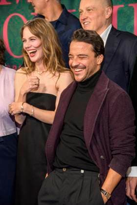 ABBberlin: Alicia von Rittberg, Kostja Ullmann und Markus Brunnemann Schauspieler auf dem blauen Teppich bei der der Kino Premiere der Amazon prime Serie von MISS SOPHIE SAME PROCEDURE AS EVERY YEAR in Claerchens Ballhaus am 08.12.2025 Berlin Berlin Deutschland