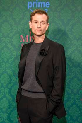 ABBberlin: Christoph Schechinger Schauspieler auf dem blauen Teppich bei der der Kino Premiere der Amazon prime Serie von MISS SOPHIE SAME PROCEDURE AS EVERY YEAR in Claerchens Ballhaus am 08.12.2025 Berlin Berlin Deutschland