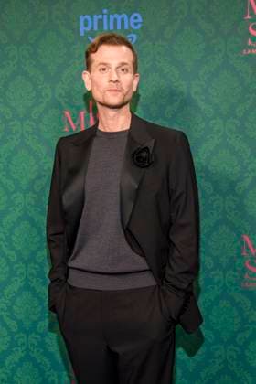 ABBberlin: Christoph Schechinger Schauspieler auf dem blauen Teppich bei der der Kino Premiere der Amazon prime Serie von MISS SOPHIE SAME PROCEDURE AS EVERY YEAR in Claerchens Ballhaus am 08.12.2025 Berlin Berlin Deutschland