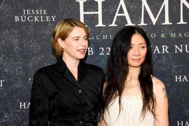 ABBberlin: Jessie Buckley irische Schauspielerin mit Chloe Zhao chinesische Filmregisseurin, zu Gast auf dem roten Teppich bei der Deutschland Premiere des Kino Films Hamnet im Delphi Filmpalast am 08.12.2025 in Berlin Berlin Deutschland