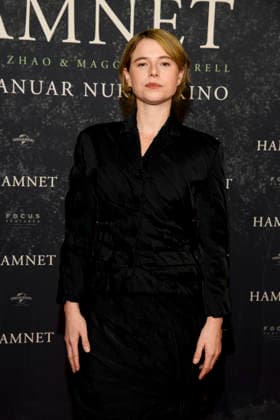 ABBberlin: Jessie Buckley irische Schauspielerin zu Gast auf dem roten Teppich bei der Deutschland Premiere des Kino Films Hamnet im Delphi Filmpalast am 08.12.2025 in Berlin Berlin Deutschland