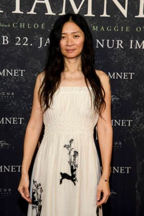 ABBberlin: Chloe Zhao chinesische Filmregisseurin zu Gast auf dem roten Teppich bei der Deutschland Premiere des Kino Films Hamnet im Delphi Filmpalast am 08.12.2025 in Berlin Berlin Deutschland