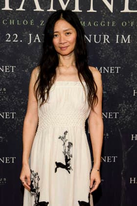 ABBberlin: Chloe Zhao chinesische Filmregisseurin zu Gast auf dem roten Teppich bei der Deutschland Premiere des Kino Films Hamnet im Delphi Filmpalast am 08.12.2025 in Berlin Berlin Deutschland