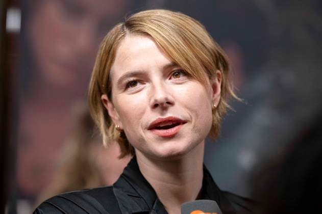 ABBberlin: Jessie Buckley irische Schauspielerin zu Gast auf dem roten Teppich bei der Deutschland Premiere des Kino Films Hamnet im Delphi Filmpalast am 08.12.2025 in Berlin Berlin Deutschland