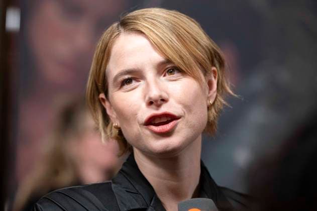 ABBberlin: Jessie Buckley irische Schauspielerin zu Gast auf dem roten Teppich bei der Deutschland Premiere des Kino Films Hamnet im Delphi Filmpalast am 08.12.2025 in Berlin Berlin Deutschland