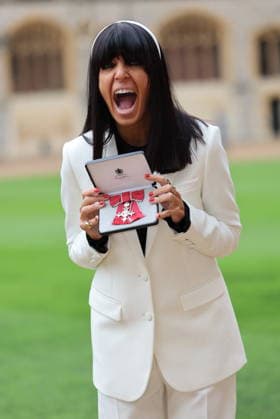 . 09 12 2025. Windsor , United Kingdom. TV presenter Claudia Winkleman with her MBE after an Investiture at Windsor Castle, United Kingdom.  xStephenxLockx xi-Imagesx IIM-26443-0001