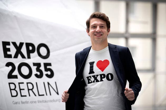 Daniel-Jan Girl - Expo 2035 Berlin DEU, Deutschland, Germany, Berlin, 09.12.2025 Portrait Daniel-Jan Girl , Vorstandvorsitzender von Global Goals Berlin e. V. auf der Pressekonferenz zur Praesentation zum Gesamtkonzept unter dem Motto Ganz Berlin eine Weltausstellung von Global Goals Berlin e.V. und der EXPO 2035 Berlin GmbH im Bewerbungsbuero der IHK zur moeglichen Weltausstellung EXPO 2035 in Berlin Deutschland en: Portrait Daniel-Jan Girl , Chairman of the Board of Global Goals Berlin e. V. at the press conference presenting the overall concept by Global Goals Berlin e.V. and EXPO 2035 Berlin GmbH under the motto All of Berlin a World s Fair at the Chamber of Industry and Commerce (IHK) application office for the potential World Expo 20