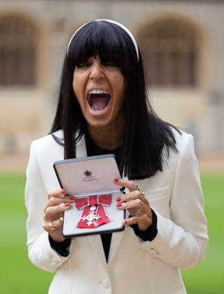 . 09 12 2025. Windsor , United Kingdom. TV presenter Claudia Winkleman with her MBE after an Investiture at Windsor Castle, United Kingdom.  xStephenxLockx xi-Imagesx IIM-26443-0005