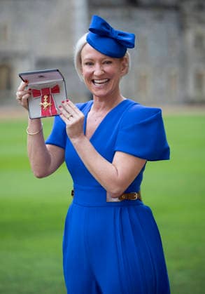 Investiture at Windsor Castle Image Licensed to i-Images Picture Agency. 09 12 2025. Windsor , United Kingdom. TV weather presenter Ruth Dodsworth with her OBE after an Investiture at Windsor Castle, United Kingdom., Credit:Stephen Lock i-Images Avalon United Kingdom, Windsor  Copyright: xStephenxLockx xi-Imagesx xAvalonx 1057897122