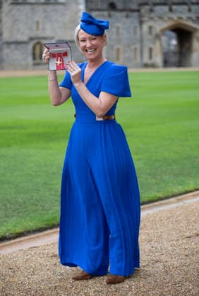 Investiture at Windsor Castle Image Licensed to i-Images Picture Agency. 09 12 2025. Windsor , United Kingdom. TV weather presenter Ruth Dodsworth with her OBE after an Investiture at Windsor Castle, United Kingdom., Credit:Stephen Lock i-Images Avalon United Kingdom, Windsor  Copyright: xStephenxLockx xi-Imagesx xAvalonx 1057897147