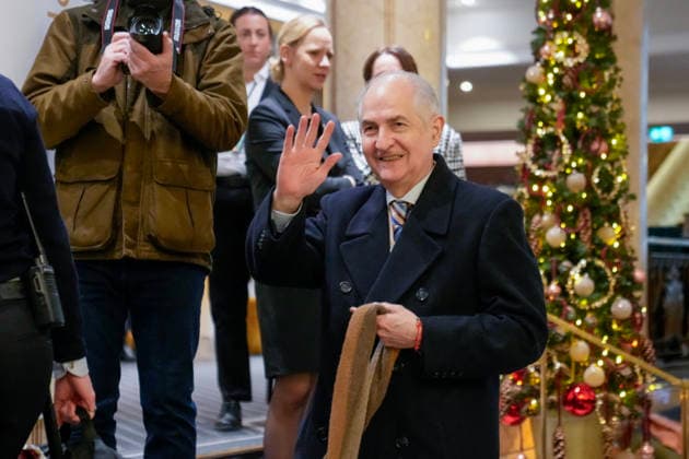 Nobels fredspris 2025 Oslo 20251209. Venezuelansk advokat, opposisjonspolitiker og tidligere politisk fange, Antonio Ledezma ankommer Grand hotel i Oslo tirsdag ettermiddag i forbindelse med utdelingen av Nobels Fredspris 2025. Den venezuelanske opposisjonslederen Maria Corina Machado far prisen for sitt utrettelige arbeid for a sikre demokratiske rettigheter for folket i Venezuela, og for sin kamp for en rettferdig og fredelig overgang fra diktatur til folkestyre. Prisen deles ut under en seremoni i Oslo radhus pa onsdag. Foto: Heiko Junge NTB Oslo Norge jv8GuuQbAxk EDITORIAL USE ONLY Ref:_BNCjv8GuuQbAxk.jpg Copyright: xHeikoxJungex xNTBx